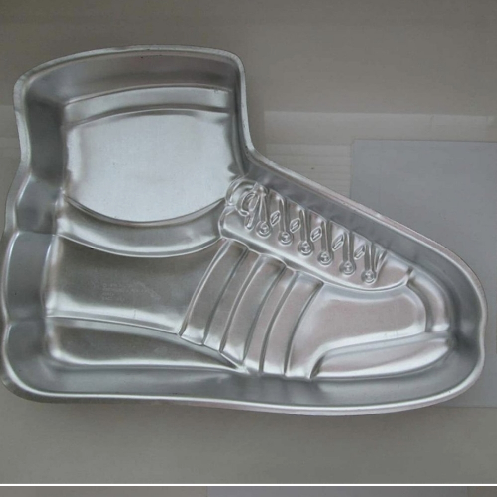 Wilton Superstar Shoe Cake Pan (502-1964,1979)